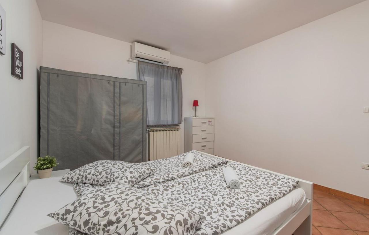 Apartment Narcisa With Terrace Umag Chambre photo